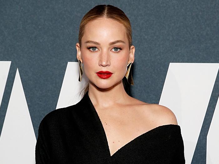 Jennifer Lawrence Wore the Coat Style That Makes Every Outfit Look Expensive